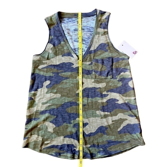 𝅺NWT SO V-Neck Olive Camo Print Pocket Tank Top Size X-Small - Picture 10 of 10
